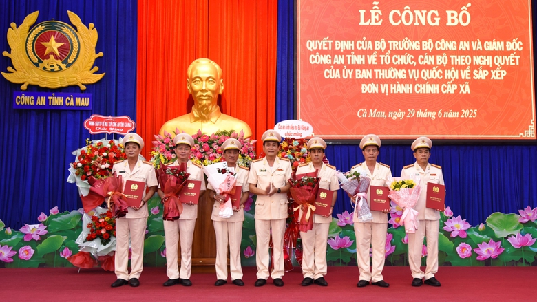 S&aacute;u Ph&oacute; gi&aacute;m đốc C&ocirc;ng an tỉnh C&agrave; Mau sau s&aacute;p nhập- Ảnh 1.