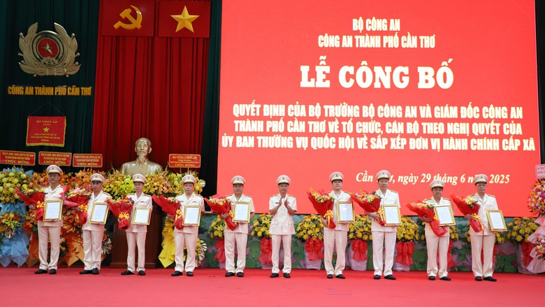 C&ocirc;ng an TP Cần Thơ c&oacute; 9 Ph&oacute; gi&aacute;m đốc- Ảnh 2.