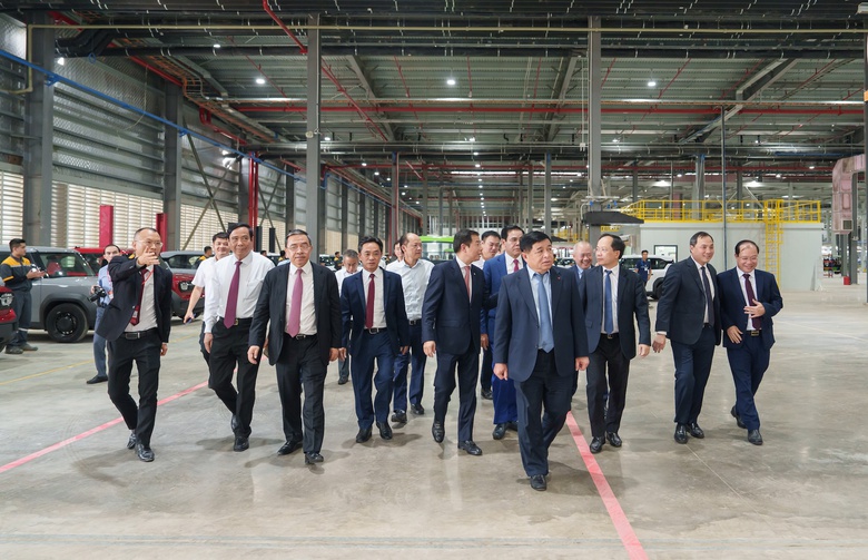 VinFast kh&aacute;nh th&agrave;nh nh&agrave; m&aacute;y &ocirc; t&ocirc; điện tại H&agrave; Tĩnh- Ảnh 3.