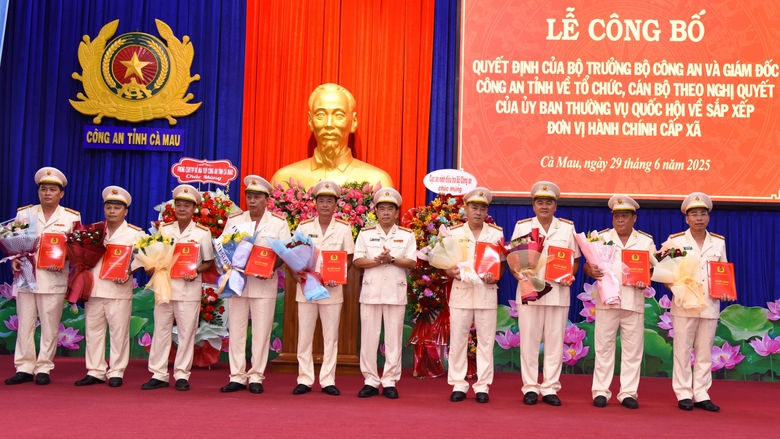 S&aacute;u Ph&oacute; gi&aacute;m đốc C&ocirc;ng an tỉnh C&agrave; Mau sau s&aacute;p nhập- Ảnh 2.