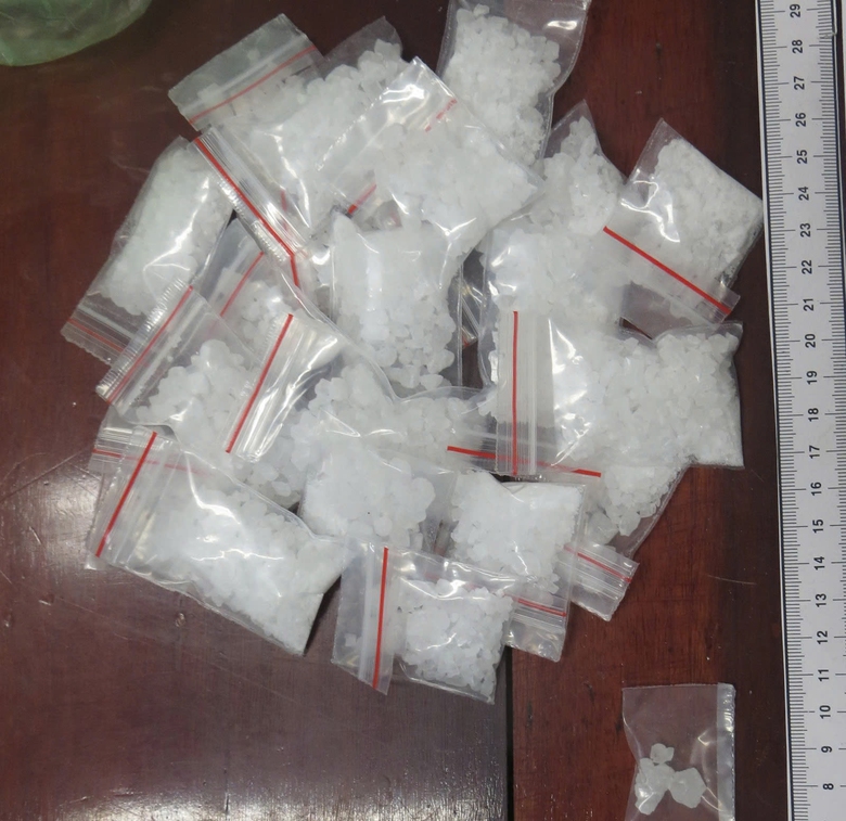 Cần Thơ: Bắt 10 đối tượng, thu giữ gần 2,7kg ma t&uacute;y, 1 khẩu s&uacute;ng- Ảnh 6.