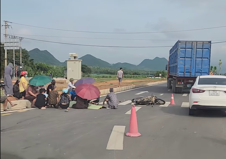 Nam sinh bị tai nạn tử vong trên đường đi làm thêm- Ảnh 1. Nam sinh bị tai nạn tử vong trên đường đi làm thêm- Ảnh 1.