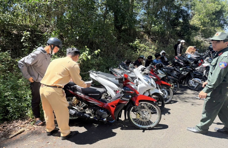 Đắk N&ocirc;ng ngăn chặn th&agrave;nh c&ocirc;ng nạn đua xe tr&aacute;i ph&eacute;p- Ảnh 2.