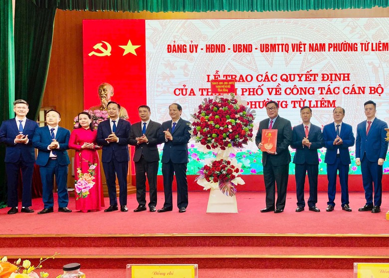 Dấu ấn lịch sử ngày 30/6: Các phường, xã ở Thủ đô đồng loạt ra mắt bộ máy hành chính mới- Ảnh 9. Dấu ấn lịch sử ngày 30/6: Các phường, xã ở Thủ đô đồng loạt ra mắt bộ máy hành chính mới- Ảnh 9.