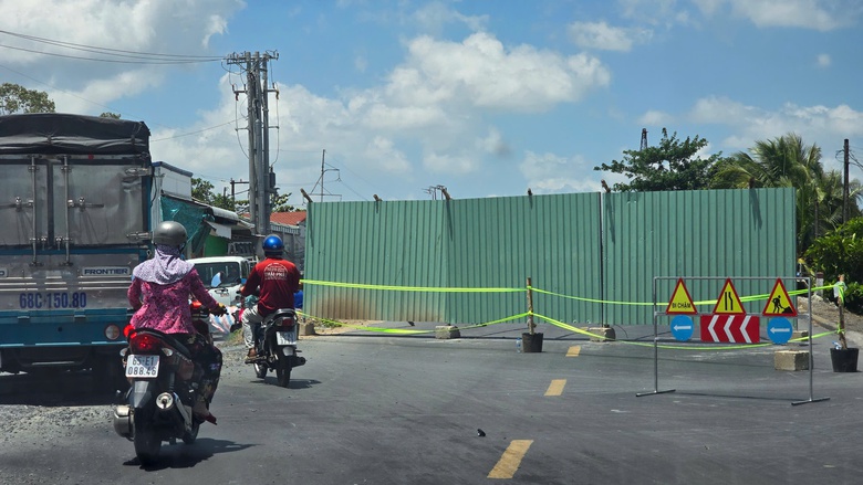 Cần Thơ bắt đầu ph&acirc;n luồng giao th&ocirc;ng qua cầu tạm &Ocirc; M&ocirc;n- Ảnh 2.