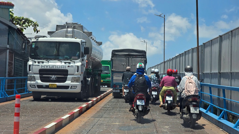 Cần Thơ bắt đầu ph&acirc;n luồng giao th&ocirc;ng qua cầu tạm &Ocirc; M&ocirc;n- Ảnh 5.