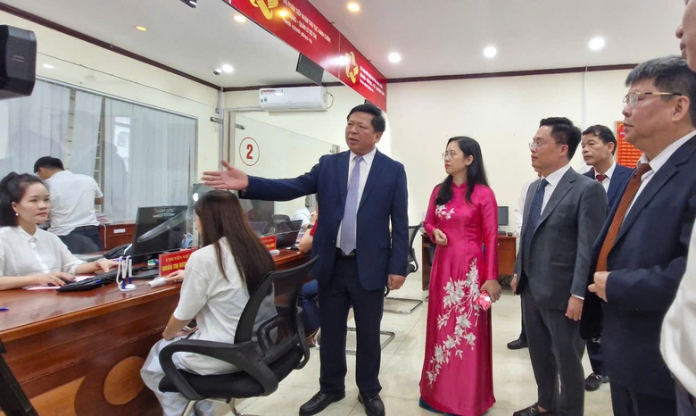 Bộ trưởng Trần Hồng Minh: Cao Bằng cần đột ph&aacute; giao th&ocirc;ng, kinh tế cửa khẩu v&agrave; du lịch- Ảnh 2.