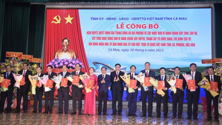 Giám đốc và 6 Phó giám đốc Sở Xây dựng tỉnh Cà Mau mới- Ảnh 1. Giám đốc và 6 Phó giám đốc Sở Xây dựng tỉnh Cà Mau mới- Ảnh 1.