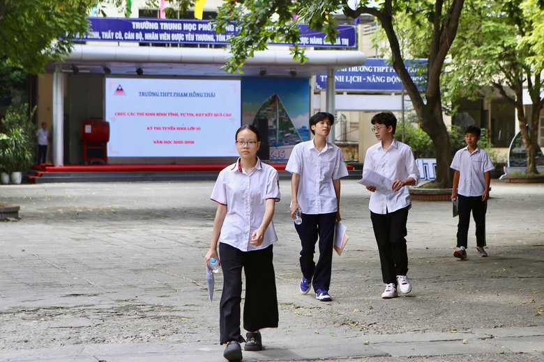 Học sinh lưu &yacute; sau khi biết điểm chuẩn v&agrave;o lớp 10 tại H&agrave; Nội- Ảnh 1.