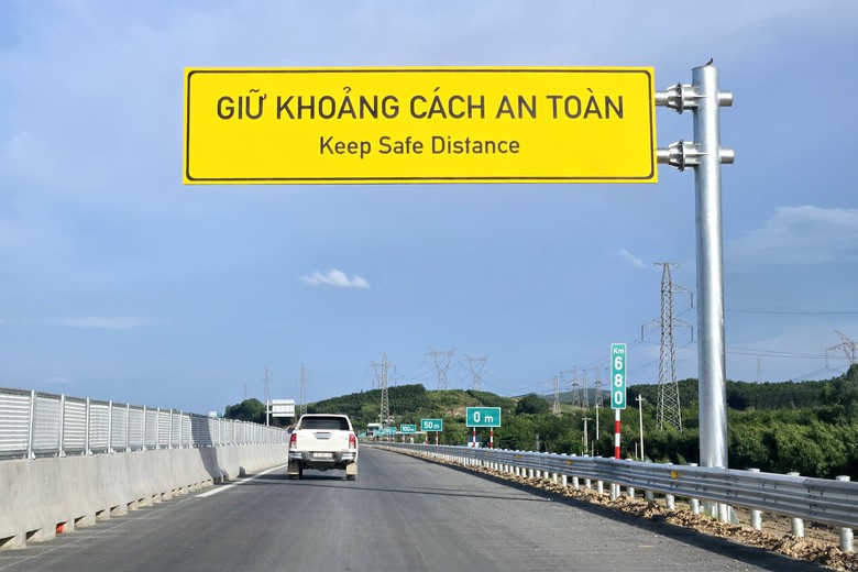 Cao tốc Vạn Ninh - Cam Lộ dự kiến thông xe 30/6, vượt tiến độ 4 tháng- Ảnh 12. Cao tốc Vạn Ninh - Cam Lộ dự kiến thông xe 30/6, vượt tiến độ 4 tháng- Ảnh 12.