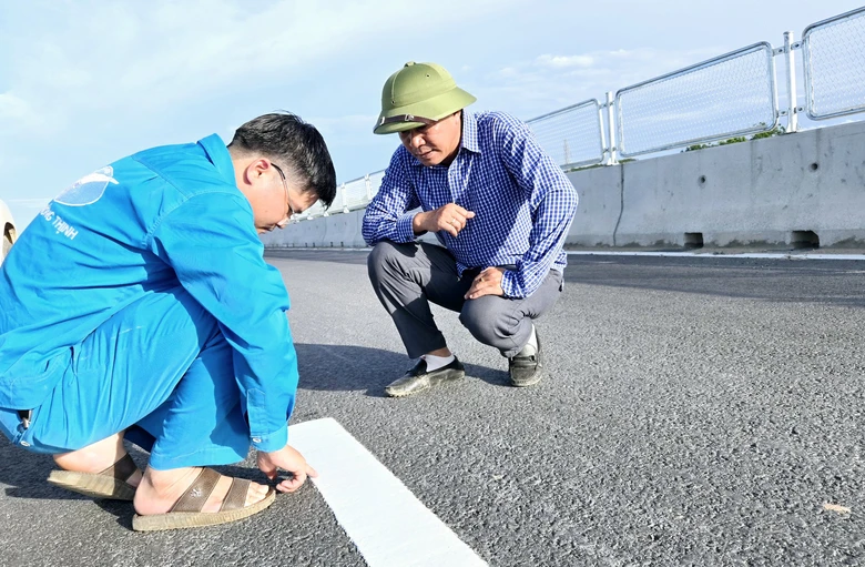 Cao tốc Vạn Ninh - Cam Lộ dự kiến thông xe 30/6, vượt tiến độ 4 tháng- Ảnh 11. Cao tốc Vạn Ninh - Cam Lộ dự kiến thông xe 30/6, vượt tiến độ 4 tháng- Ảnh 11.