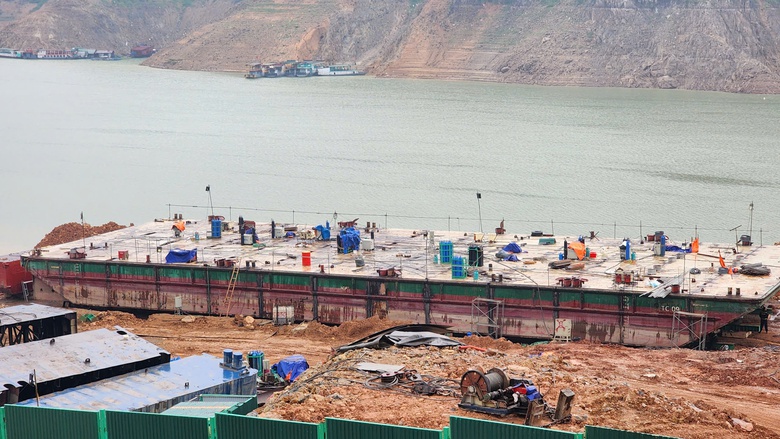 Lắp đặt s&agrave; lan lớn thi c&ocirc;ng cầu c&oacute; 2 kỷ lục tr&ecirc;n cao tốc H&ograve;a B&igrave;nh - Mộc Ch&acirc;u- Ảnh 11.