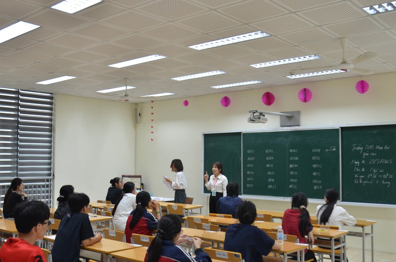 Trường THPT đầu ti&ecirc;n tại H&agrave; Nội c&ocirc;ng bố điểm thi v&agrave;o lớp 10, nhập học từ 6/6- Ảnh 1.