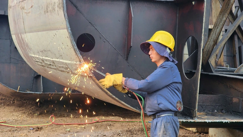 Lắp đặt s&agrave; lan lớn thi c&ocirc;ng cầu c&oacute; 2 kỷ lục tr&ecirc;n cao tốc H&ograve;a B&igrave;nh - Mộc Ch&acirc;u- Ảnh 2.