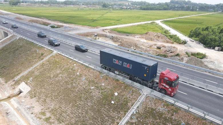 Cao tốc thông tuyến, quốc lộ 1A qua Hà Tĩnh giảm tai nạn giao thông- Ảnh 3. Cao tốc thông tuyến, quốc lộ 1A qua Hà Tĩnh giảm tai nạn giao thông- Ảnh 3.