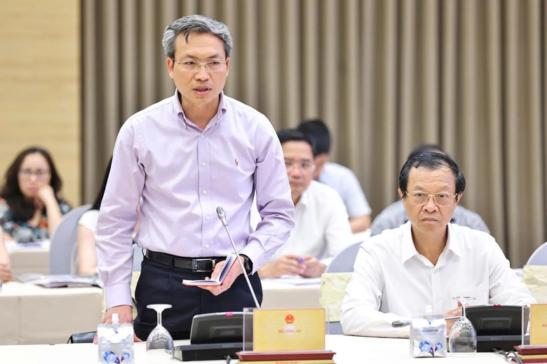 Bộ C&ocirc;ng an: C&oacute; dấu hiệu một số c&aacute;n bộ, cơ quan tiếp tay cho bu&ocirc;n lậu, h&agrave;ng giả- Ảnh 1.