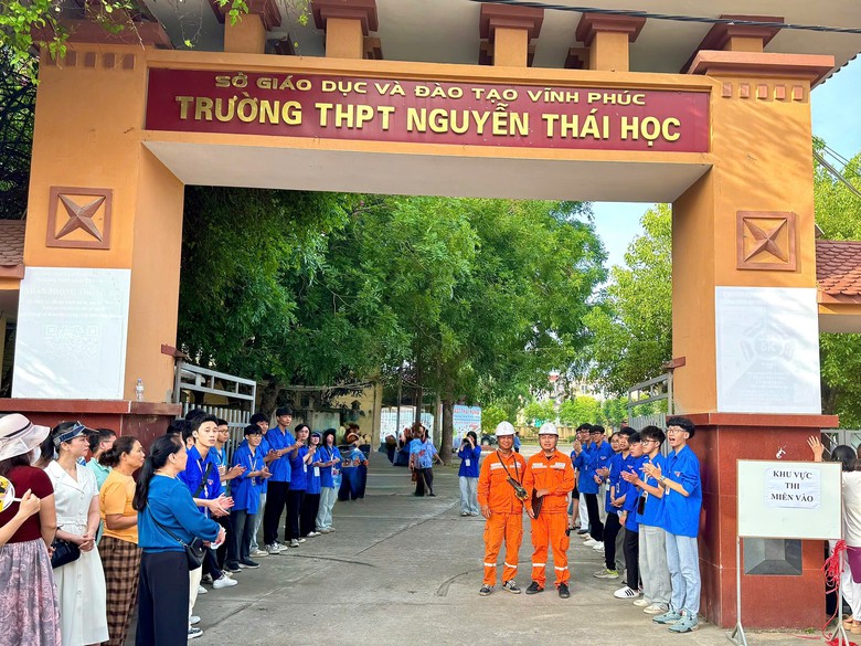 Vĩnh Phúc: Đảm bảo cấp điện liên tục, an toàn trong kỳ thi tuyển sinh vào lớp 10 THPT- Ảnh 3. Vĩnh Phúc: Đảm bảo cấp điện liên tục, an toàn trong kỳ thi tuyển sinh vào lớp 10 THPT- Ảnh 3.