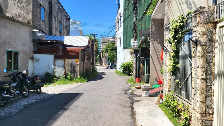 Quảng Ng&atilde;i: Th&ocirc;ng mặt bằng, ho&agrave;n thiện tuyến đường l&agrave;m gần chục năm vẫn chưa xong- Ảnh 2.