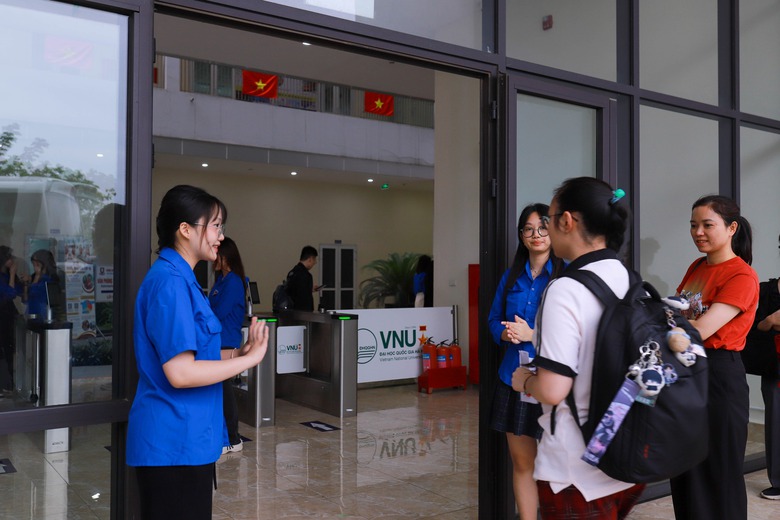 H&agrave;ng loạt trường đại học loại tổ hợp C00 trong tuyển sinh 2025- Ảnh 1.