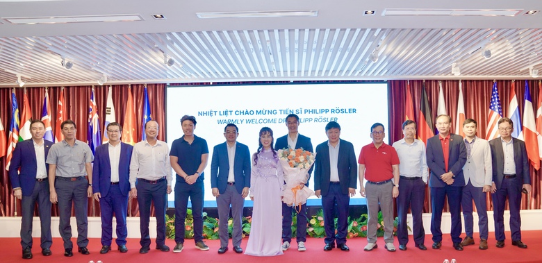 Nguy&ecirc;n Ph&oacute; Thủ tướng Đức l&agrave;m th&agrave;nh vi&ecirc;n HĐQT Vietjet- Ảnh 2.