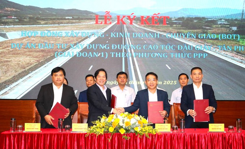 K&yacute; hợp đồng dự &aacute;n cao tốc Dầu Gi&acirc;y - T&acirc;n Ph&uacute;- Ảnh 1.