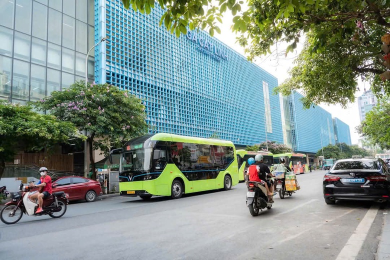 H&agrave; Nội khai trương tuyến bu&yacute;t điện số 43, g&oacute;p phần th&uacute;c đẩy giao th&ocirc;ng xanh- Ảnh 2.