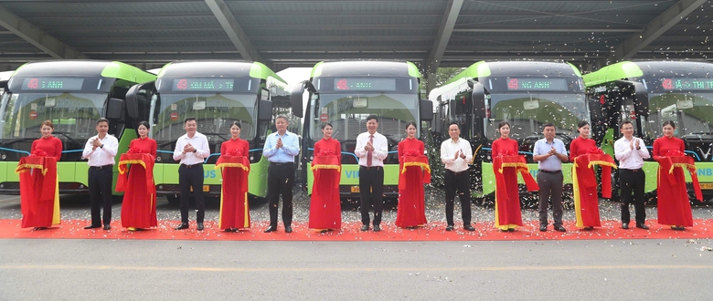 H&agrave; Nội khai trương tuyến bu&yacute;t điện số 43, g&oacute;p phần th&uacute;c đẩy giao th&ocirc;ng xanh- Ảnh 1.