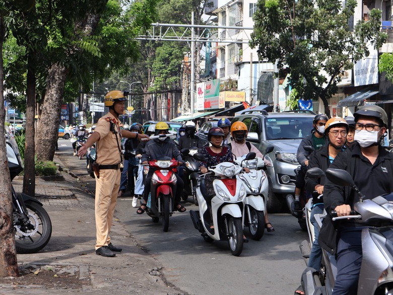 Công an TP.HCM bố trí 1.000 cán bộ chiến sỹ đảm bảo an ninh, xử lý gian lận kỳ thi lớp 10- Ảnh 1. Công an TP.HCM bố trí 1.000 cán bộ chiến sỹ đảm bảo an ninh, xử lý gian lận kỳ thi lớp 10- Ảnh 1.