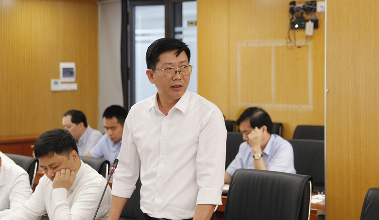 Đại diện của Tổng c&ocirc;ng ty Vinaconex đ&oacute;ng g&oacute;p &yacute; kiến với Bộ trưởng Bộ X&acirc;y dựng để th&aacute;o gỡ kh&oacute; khăn trong c&ocirc;ng t&aacute;c ph&aacute;t triển hạ tầng.