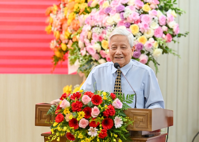 Ra mắt s&aacute;ch "Tinh hoa c&aacute;ch mạng Việt Nam" của nh&agrave; b&aacute;o H&agrave; Đăng- Ảnh 1.