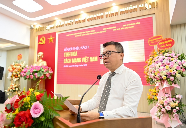 Ra mắt s&aacute;ch "Tinh hoa c&aacute;ch mạng Việt Nam" của nh&agrave; b&aacute;o H&agrave; Đăng- Ảnh 2.