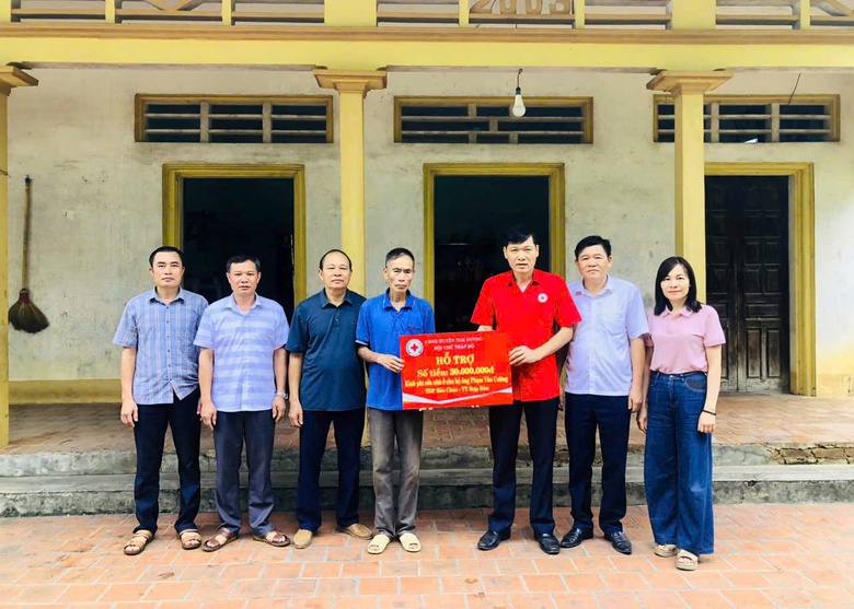 Tam Dương: Trao kinh phí xây, sửa chữa nhà ở cho đối tượng có hoàn cảnh đặc biệt khó khăn- Ảnh 2. Tam Dương: Trao kinh phí xây, sửa chữa nhà ở cho đối tượng có hoàn cảnh đặc biệt khó khăn- Ảnh 2.