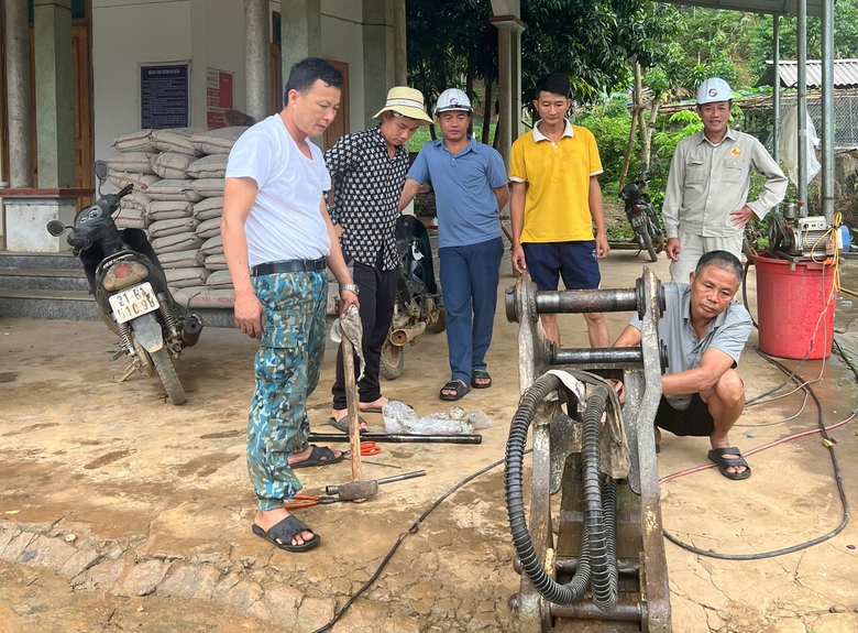 Đường kết nối Tây Bắc: Tranh thủ bảo dưỡng máy ngày mưa để tăng tốc khi trời nắng- Ảnh 1. Đường kết nối Tây Bắc: Tranh thủ bảo dưỡng máy ngày mưa để tăng tốc khi trời nắng- Ảnh 1.