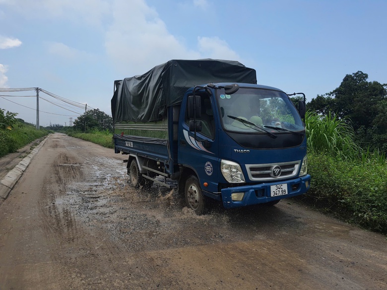 Đường gom đ&ecirc; hữu s&ocirc;ng Th&aacute;i B&igrave;nh xuống cấp, người d&acirc;n khốn khổ khi đi lại- Ảnh 7.