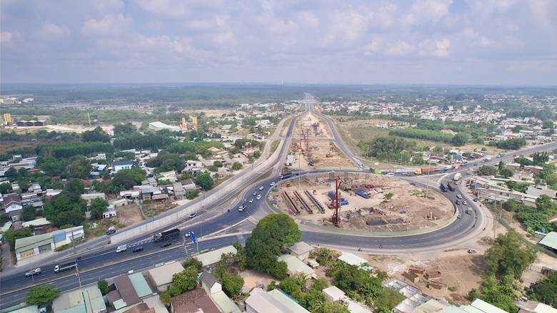 Gỡ vướng mặt bằng, đẩy nhanh tiến độ cầu nối hai cao tốc qua Đồng Nai- Ảnh 8.