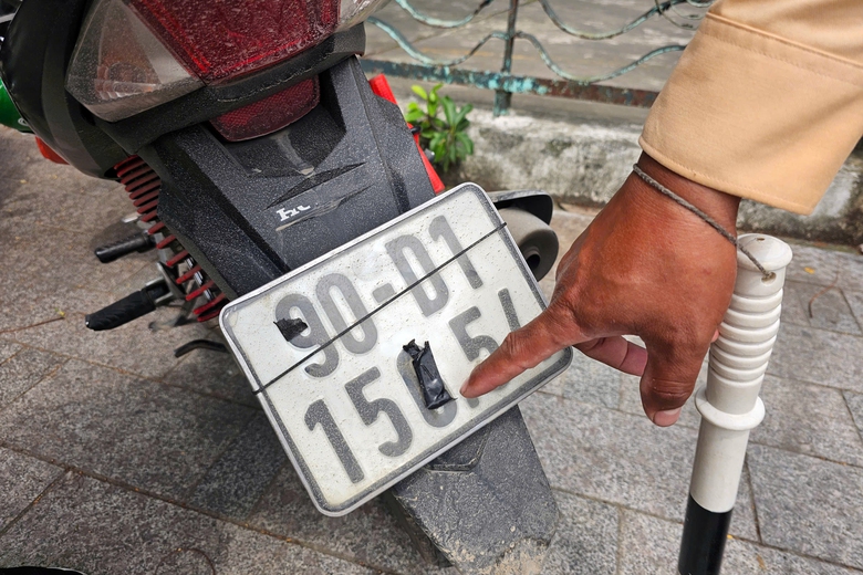 H&agrave; Nội truy qu&eacute;t, xử l&yacute; xe tự chế chở h&agrave;ng h&oacute;a cồng kềnh- Ảnh 4.