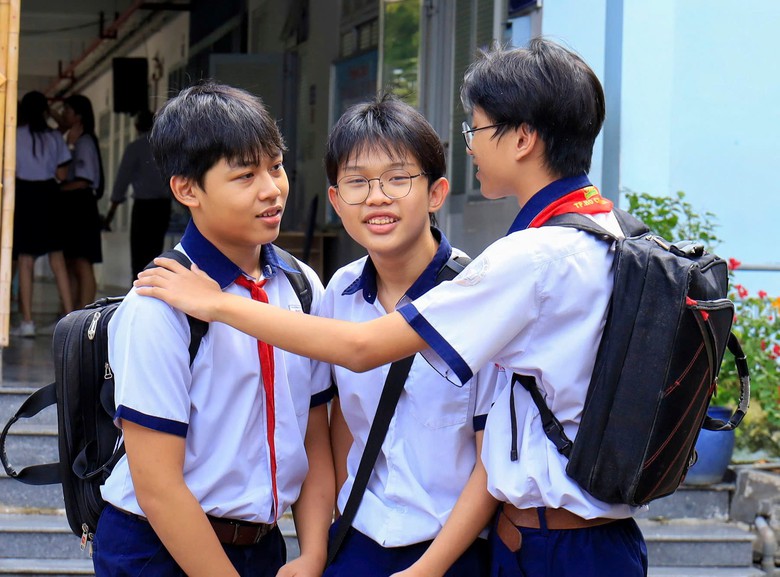 TP.HCM: Th&iacute; sinh bị lập bi&ecirc;n bản v&igrave; đ&aacute;nh dấu k&yacute; tự lạ, viết hai m&agrave;u mực tr&ecirc;n b&agrave;i thi- Ảnh 3.