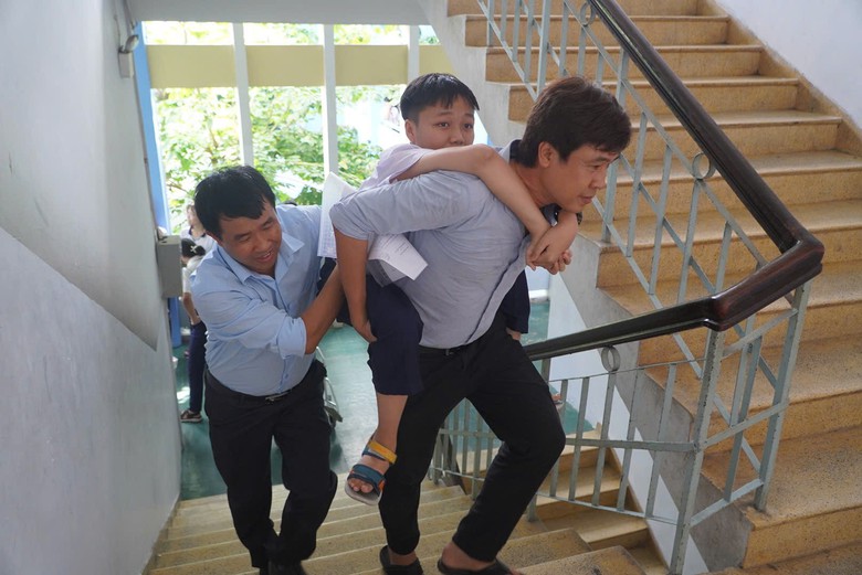 Những thí sinh đặc biệt trong kỳ thi tuyển sinh lớp 10- Ảnh 3. Những thí sinh đặc biệt trong kỳ thi tuyển sinh lớp 10- Ảnh 3.