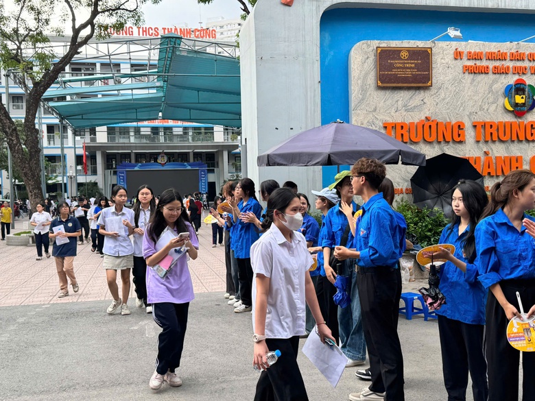 H&agrave; Nội: Gi&aacute;o vi&ecirc;n nhận định đề tiếng Anh lớp 10 kh&ocirc;ng đ&aacute;nh đố- Ảnh 1.