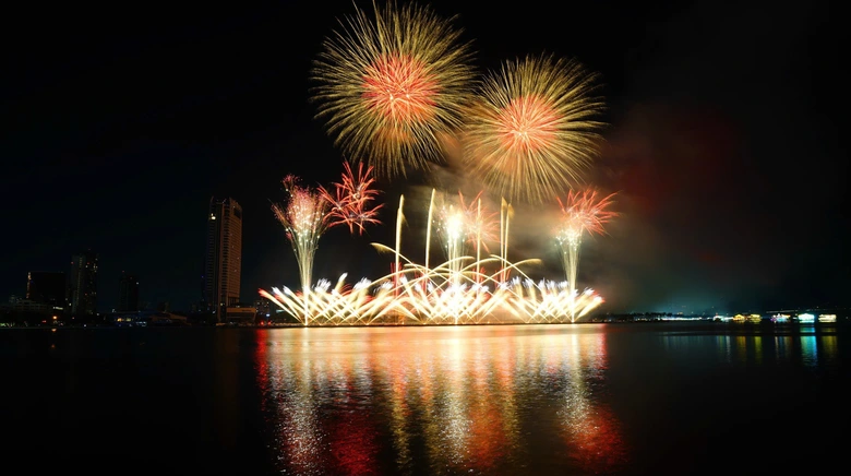 Ph&aacute;o hoa quốc tế Đ&agrave; Nẵng: M&agrave;n tranh t&agrave;i nảy lửa của t&acirc;n binh- Ảnh 3.