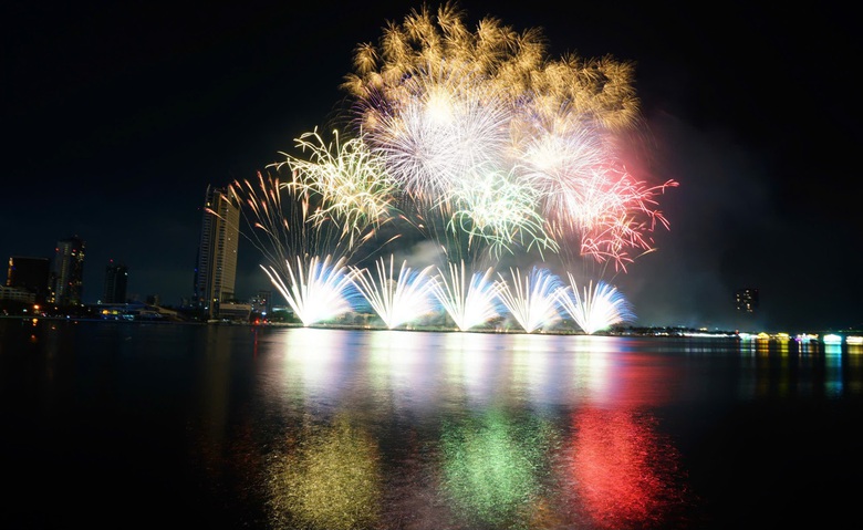 Ph&aacute;o hoa quốc tế Đ&agrave; Nẵng: M&agrave;n tranh t&agrave;i nảy lửa của t&acirc;n binh- Ảnh 5.