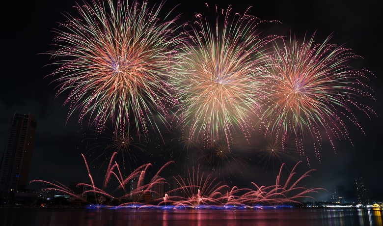 Ph&aacute;o hoa quốc tế Đ&agrave; Nẵng: M&agrave;n tranh t&agrave;i nảy lửa của t&acirc;n binh- Ảnh 9.