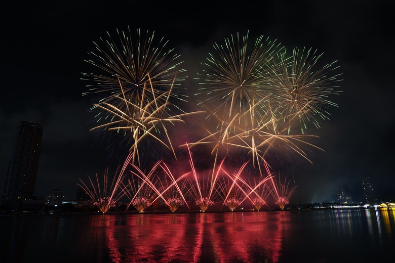 Ph&aacute;o hoa quốc tế Đ&agrave; Nẵng: M&agrave;n tranh t&agrave;i nảy lửa của t&acirc;n binh- Ảnh 10.