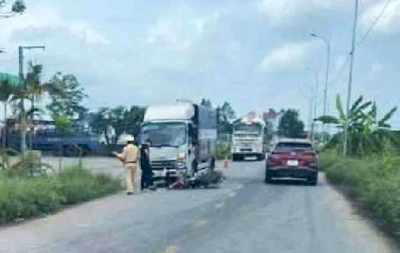 Hiện trường vụ tai nạn khiến người phụ nữ tử vong. Ảnh cắt từ clip.