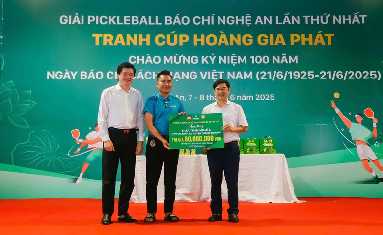 Các nhà báo Nghệ An, Hà Tĩnh tranh giải Pickleball mừng 100 năm Ngày Báo chí cách mạng- Ảnh 1. Các nhà báo Nghệ An, Hà Tĩnh tranh giải Pickleball mừng 100 năm Ngày Báo chí cách mạng- Ảnh 1.