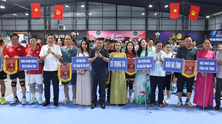 Các nhà báo Nghệ An, Hà Tĩnh tranh giải Pickleball mừng 100 năm Ngày Báo chí cách mạng- Ảnh 3. Các nhà báo Nghệ An, Hà Tĩnh tranh giải Pickleball mừng 100 năm Ngày Báo chí cách mạng- Ảnh 3.