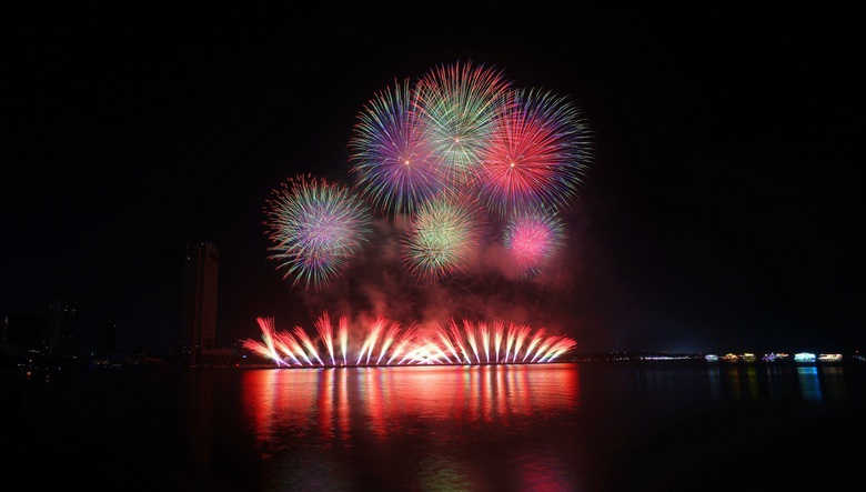 Ph&aacute;o hoa quốc tế Đ&agrave; Nẵng: M&agrave;n tranh t&agrave;i nảy lửa của t&acirc;n binh- Ảnh 8.