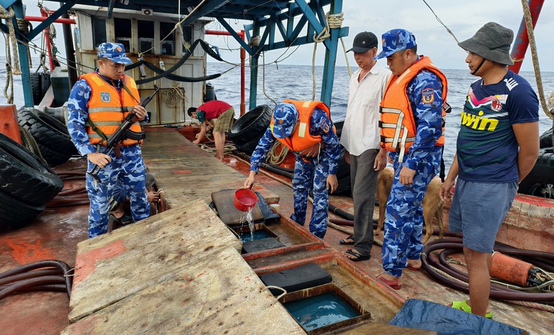 Bắt t&agrave;u c&aacute; chở 50.000 l&iacute;t dầu D.O tr&aacute;i ph&eacute;p tr&ecirc;n biển T&acirc;y Nam- Ảnh 2.