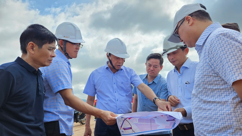 Chủ tịch tỉnh B&agrave; Rịa - Vũng T&agrave;u th&uacute;c tiến độ dự &aacute;n kết nối cảng C&aacute;i M&eacute;p - Thị Vải- Ảnh 3.