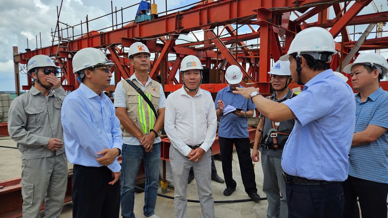 Chủ tịch tỉnh B&agrave; Rịa - Vũng T&agrave;u th&uacute;c tiến độ dự &aacute;n kết nối cảng C&aacute;i M&eacute;p - Thị Vải- Ảnh 1.